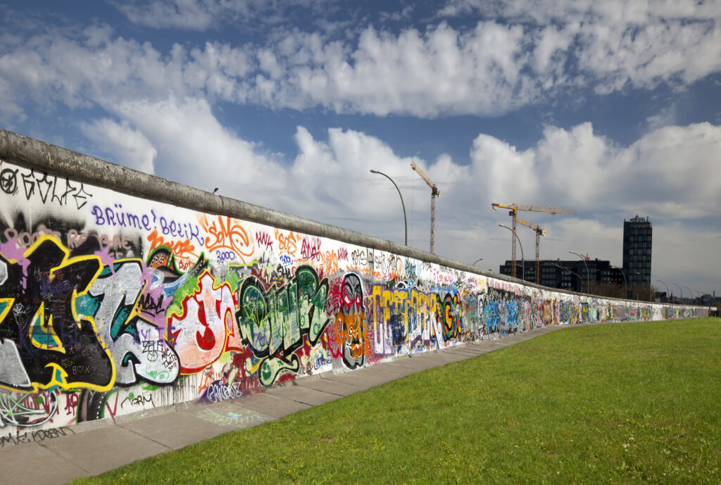 de val van de berlijnse muur het tastbare symbool van de koude oorlog max vandaag