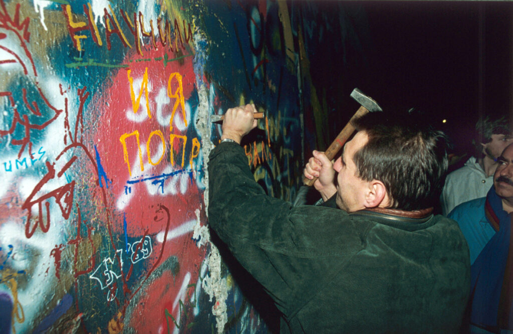 de val van de berlijnse muur het tastbare symbool van de koude oorlog max vandaag