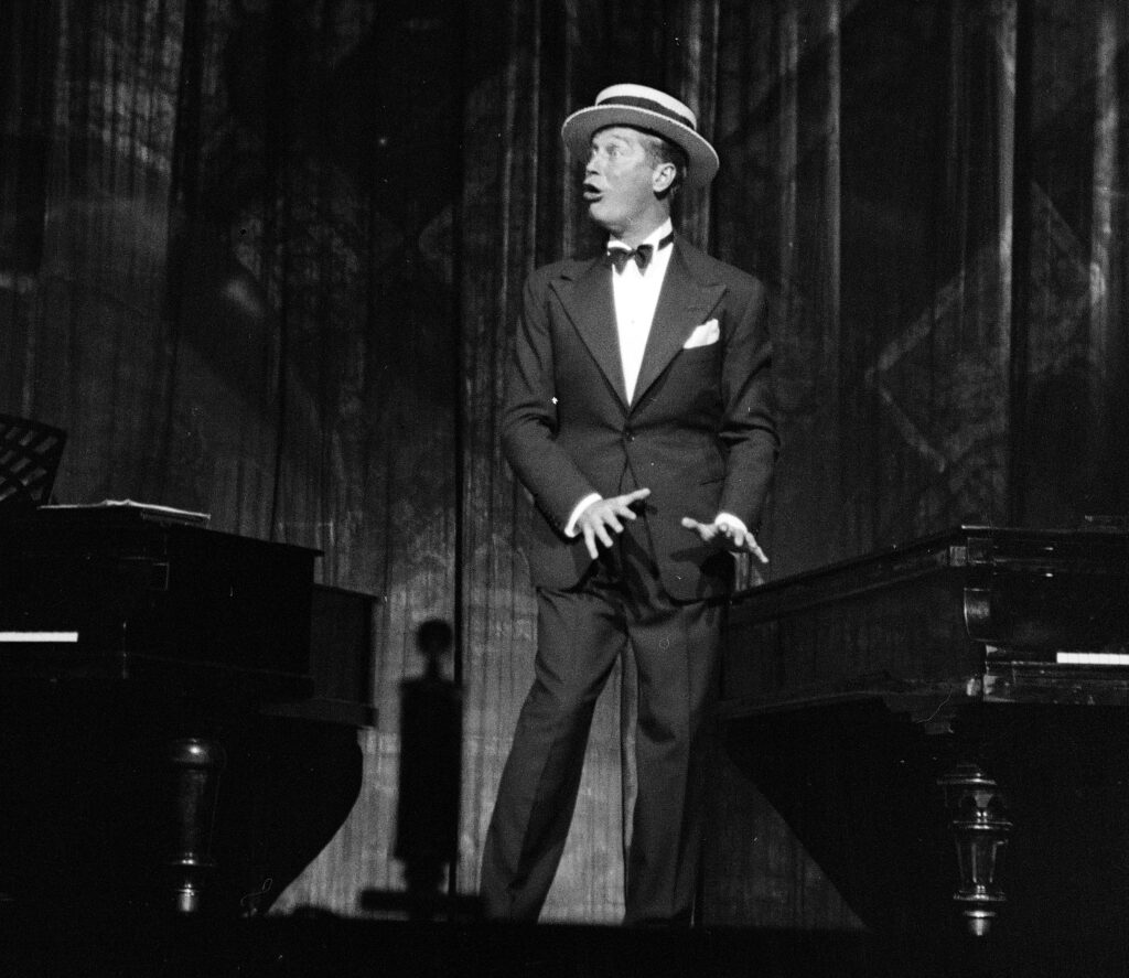  Maurice Chevalier
