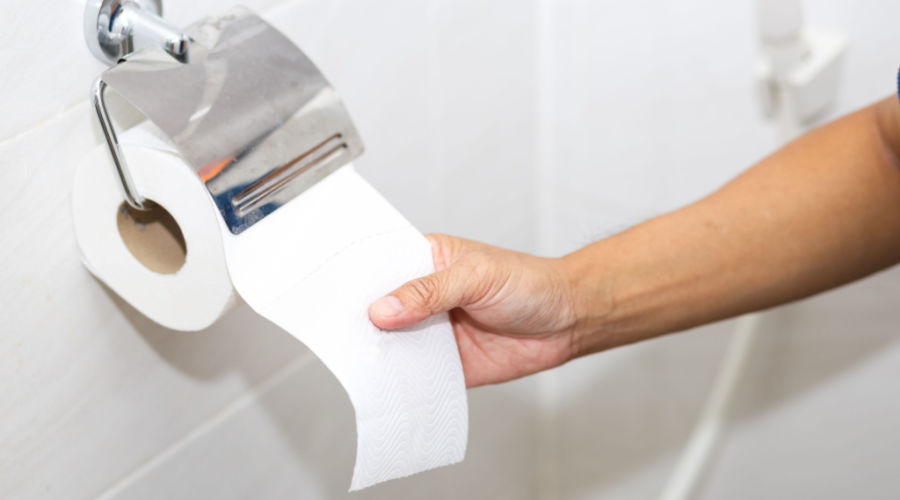 Appendere un rotolo di carta igienica: come dovrebbe essere?