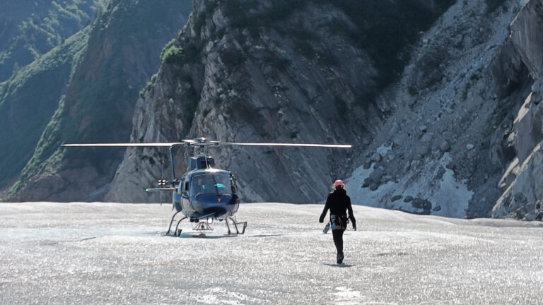 De helikopter op de gletsjer